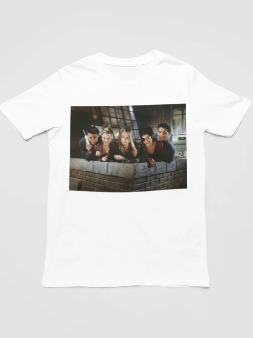 Tv Friends T-Shirt #21 The Gang with Joey on the phone